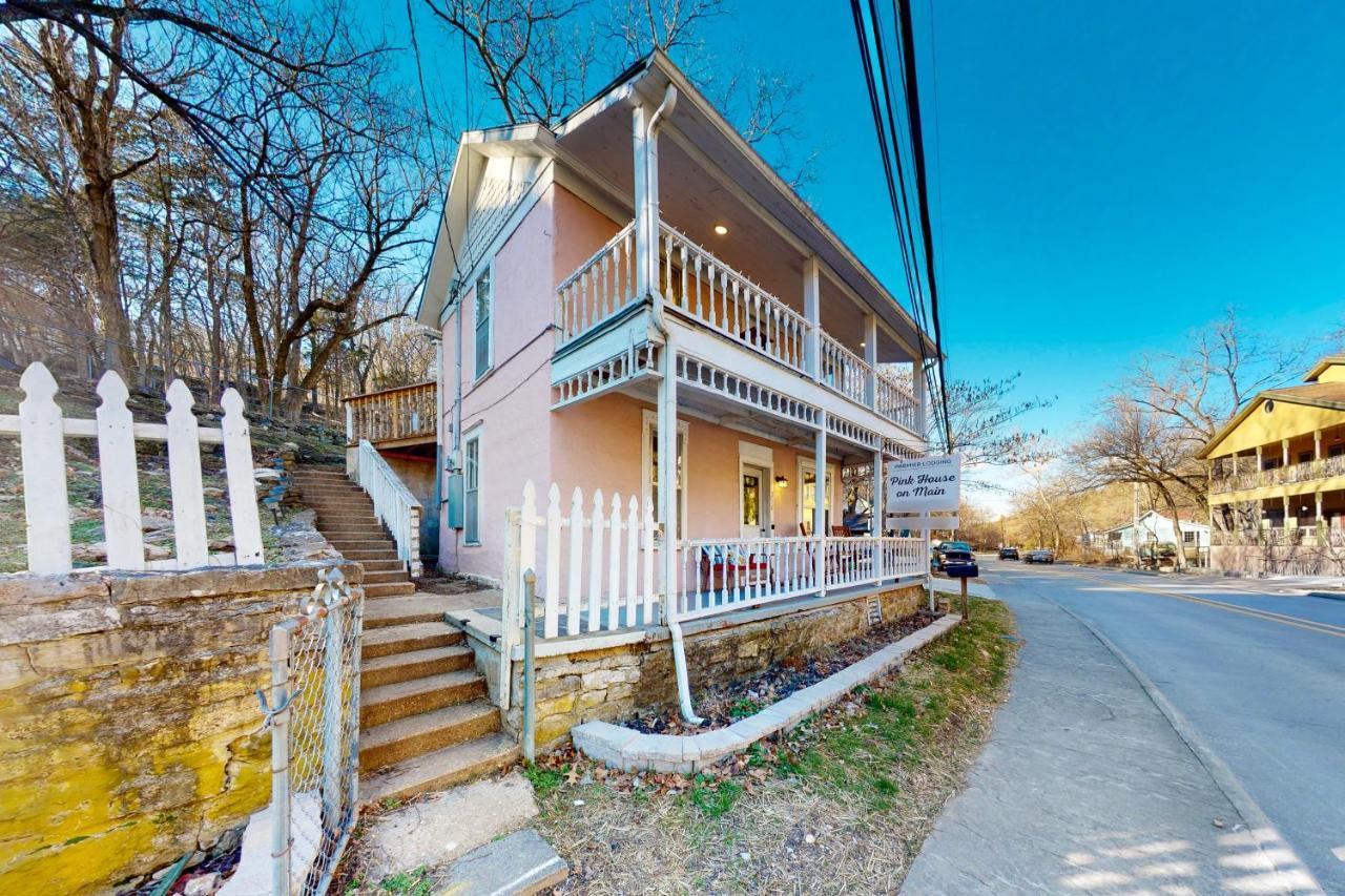 The Pink House On Main - Upper Lejlighed Eureka Springs Eksteriør billede